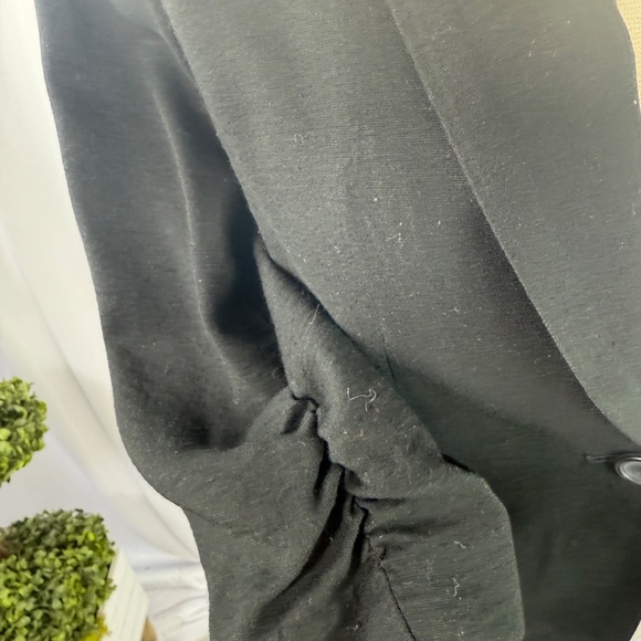 Casual Black Cropped Blazer with 3/4 sleeve with one button - Picture 3 of 3